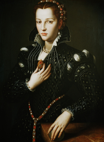 Agnolo_Bronzino,_ritratto_di_Lucrezia_de'_Medici